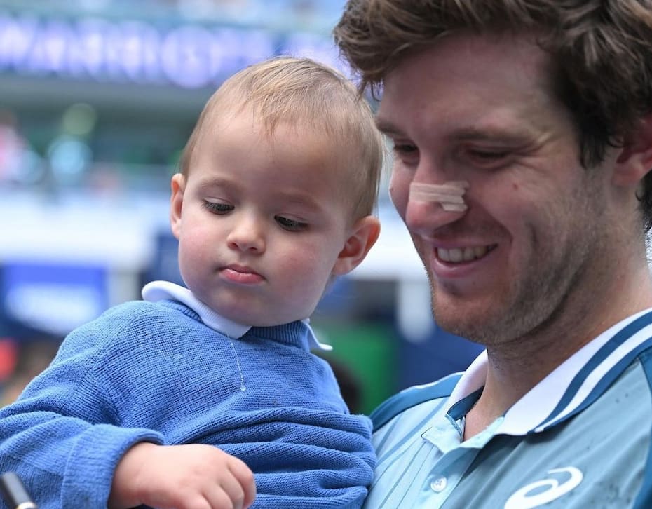Nicolás Jarry festejó con su hijo mayor en el Masters 1000 de Shanghai.