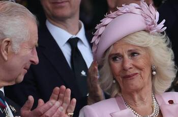 La Reina Camilla se vio muy emocionada en rara aparición conjunta de los tres miembros más importantes de la realeza