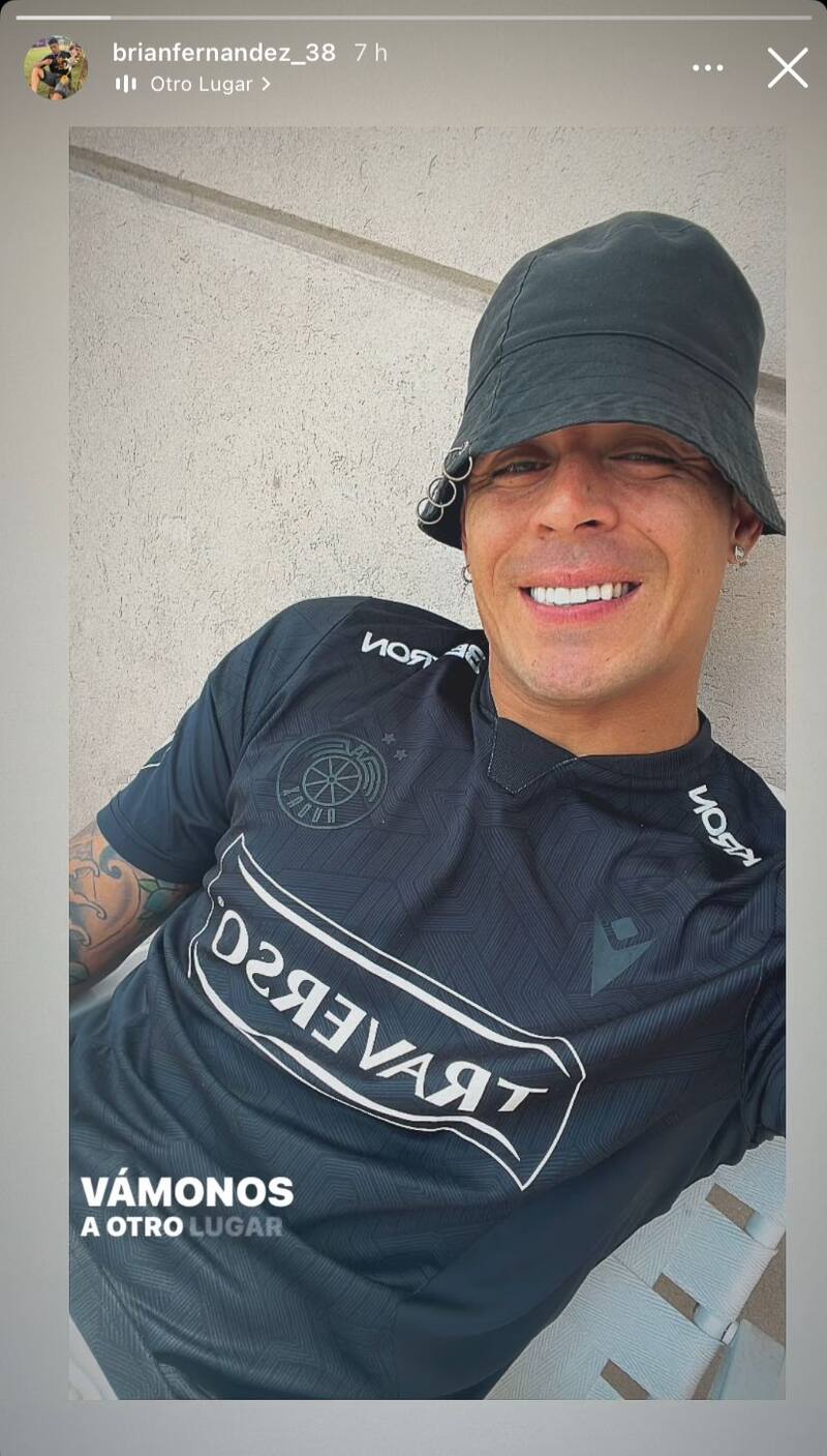 Brian Fernández apareció con la camiseta de Audax Italiano.