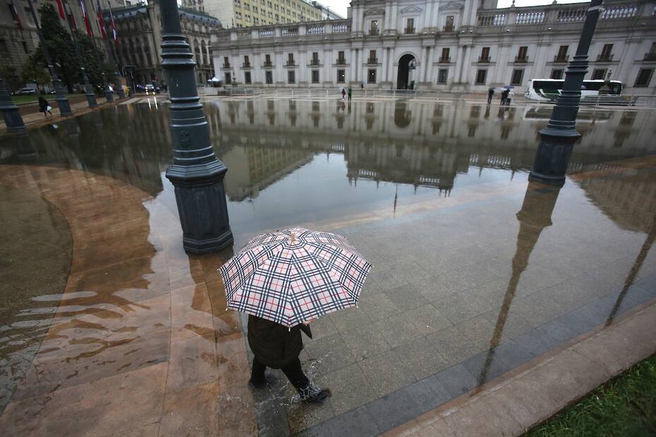 Según el meteorólogo Iván Torres, en Santiago solo habrá precipitaciones en la cordillera.