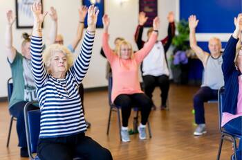 Ejercicios recomendados para fortalecer el corazón en adultos mayores