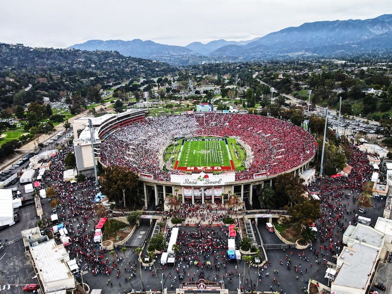 se ubica en la ciudad de Pasadena, en Los Angeles.