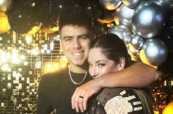 "Subir a un cerro de noche": Kel Calderón y Toto Torrealba sorprendieron con temeraria caminata