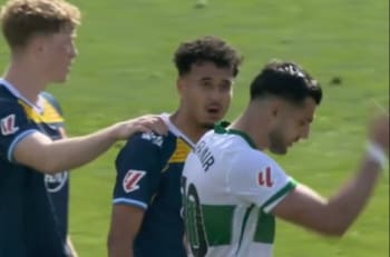 VIDEO | Activación del protocolo anti-racismo en el partido del Elche de Lucas Cepeda