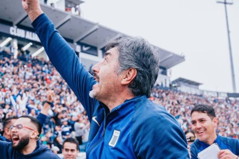tiene estatus de ídolo en Alianza Lima. Lleva dos títulos consecutivos con la escuadra Íntima.