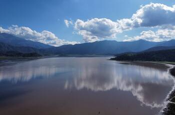 A 1 hora de Santiago: Esta laguna en la Región Metropolitana es ideal para una escapada