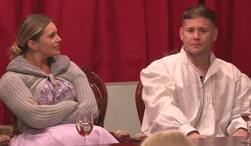 coquetean en Ganar o Servir.