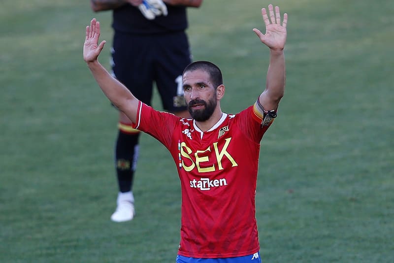 El exfutbolista será el DT interino de Unión Española. Foto: Aton