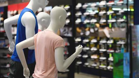 Empresa chilena que opera a reconocida marca de ropa deportiva esquiva la quiebra: mantiene pasivos por 15 mil millones