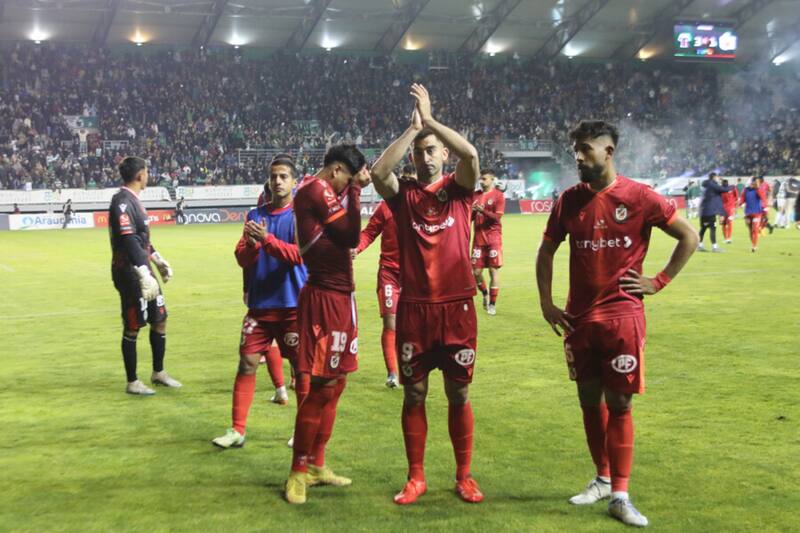 deberá buscar al menos 15 futbolistas para este año. (Foto: Photosport)