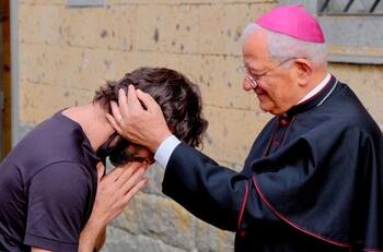 Cura italiano deja su labor como sacerdote por nuevo amor: "Mi corazón está enamorado"