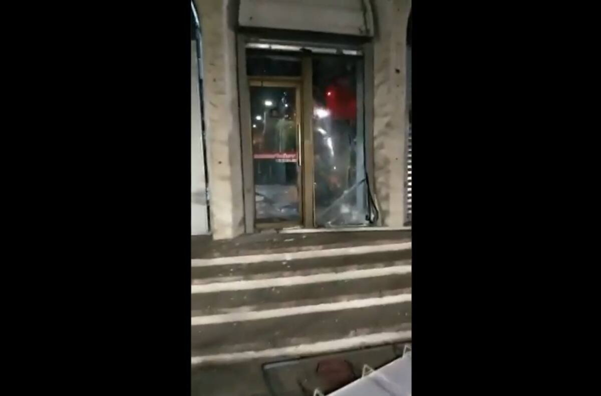 Explosión en mall Apumanque afectó a una sucursal de Banco Estado este lunes