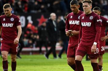 La dura amenaza de barristas en Argentina al plantel de criticado extécnico de la U