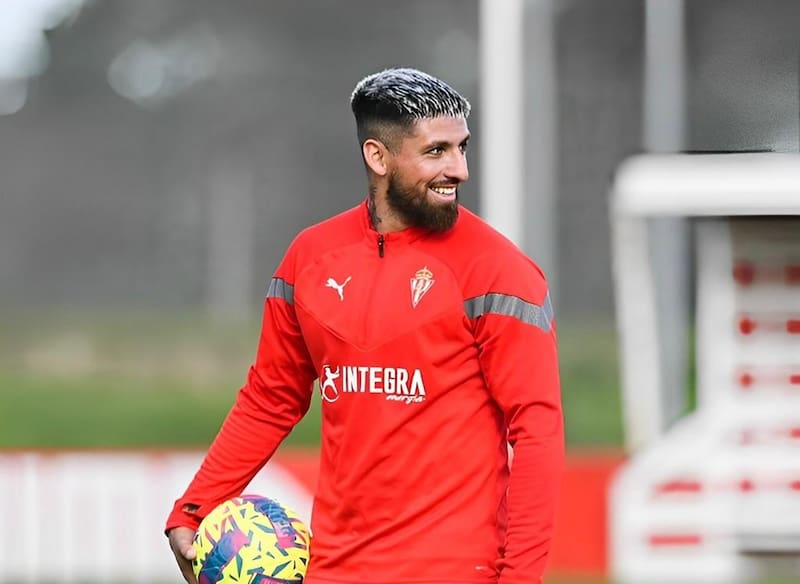 El delantero chileno no seguirá en el Sporting Gijón.