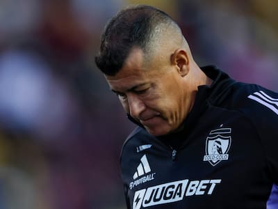 Almirón descarta dejar Colo Colo y lanza indirecta a sus jugadores: “La autocrítica sería...”