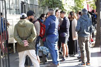 FOTOS | Matrículas 2023: Apoderados realizan largas filas desde la madrugada
