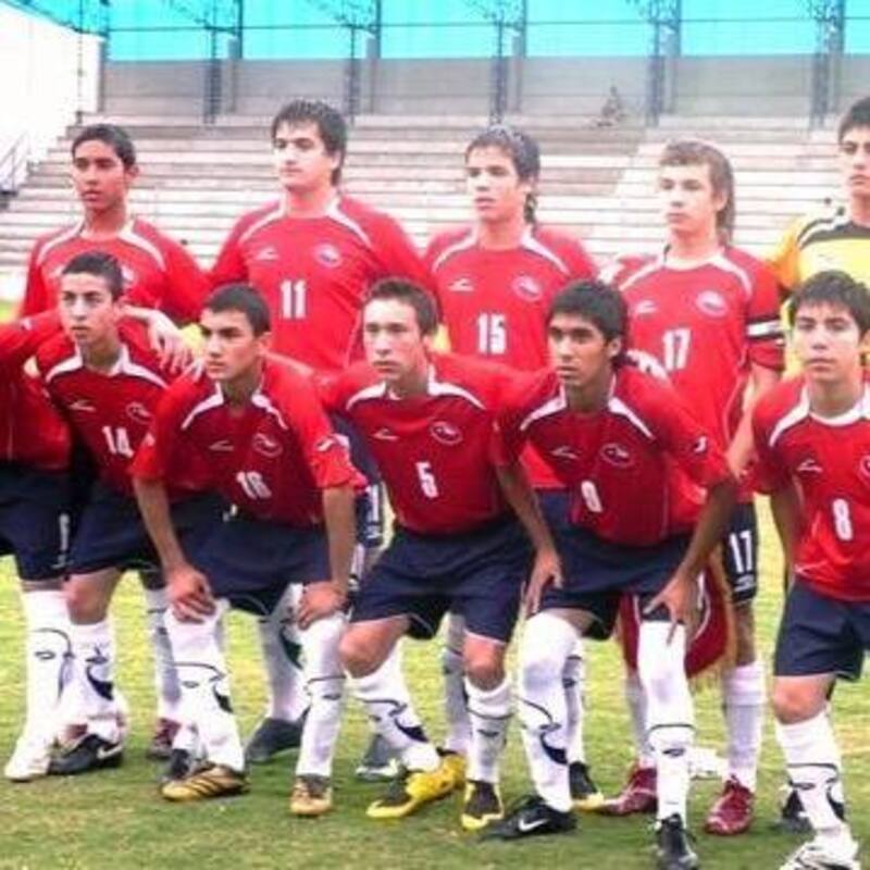 Leonel Guzmán en La Roja sub-17. (segundo abajo a la izquierda)