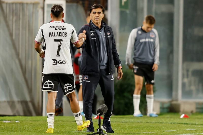 y Carlos Palacios cuando coincidieron en Colo Colo. Foto: Agencia Aton.