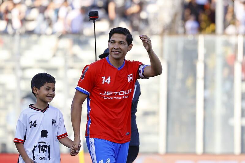 Matías Fernández en su despedida del fútbol profesional.