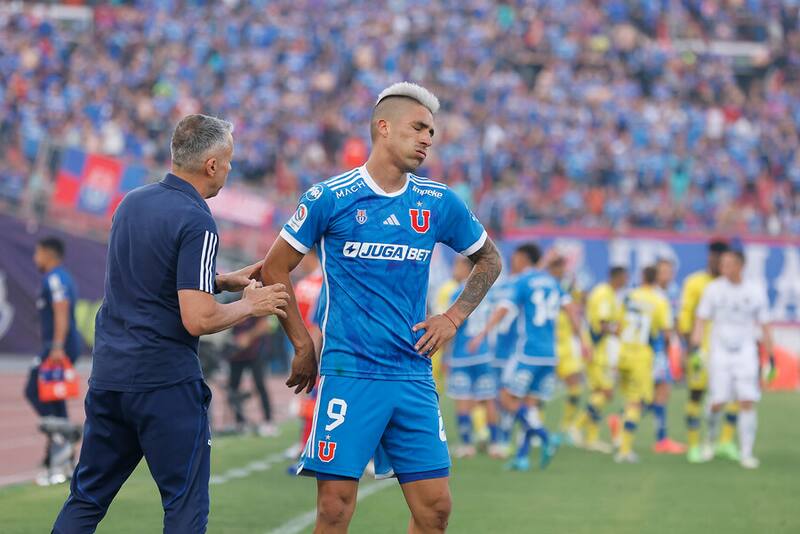 El DT de la U sentará en el banco de suplentes a Fernández. Foto: Aton.