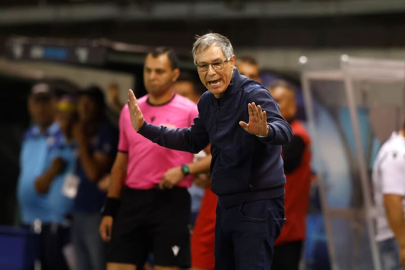 Atención la UC: en México aseguran que Ariel Holan es pretendido por un cuadro mexicano. Foto: Aton.