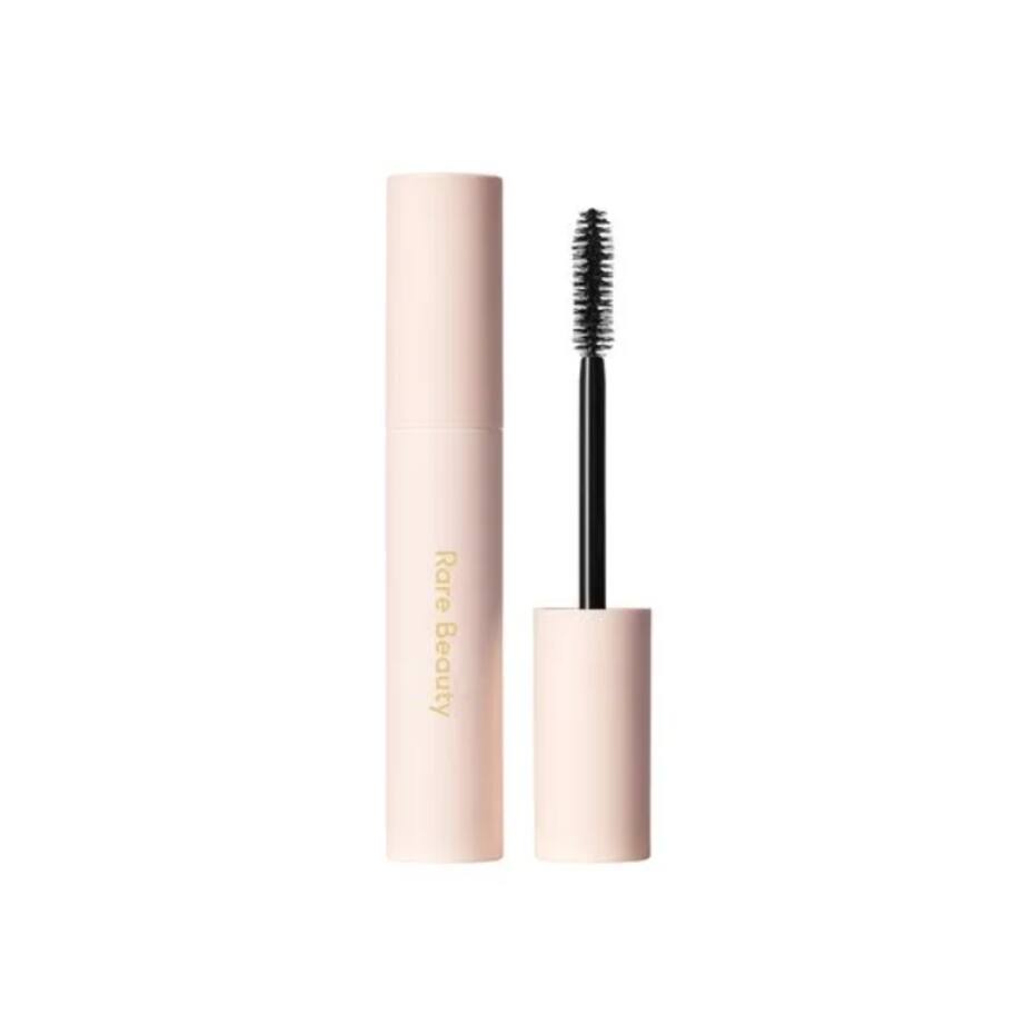 La línea de maquillaje de Selena Gómez ya está disponible para comprar en Chile.