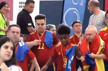 VIDEO| "Estúpidas y medievales": Denuncian humillantes burlas contra Selección Española de Talla Baja