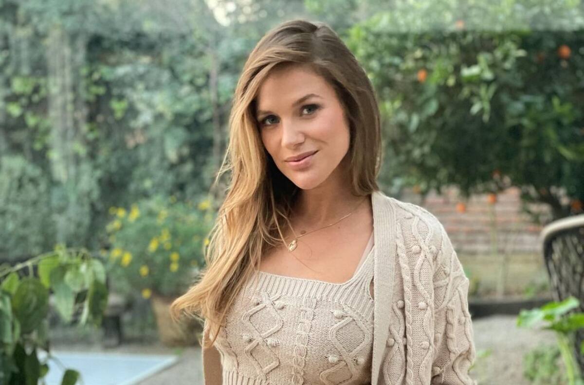 "De paseo": Mayte Rodríguez disfrutó una relajada caminata por la playa junto a su pequeño hijo, Galo
