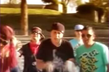 "Se jactaba que probaba las sustancias": Recordado cantante de hit "Arriba la vida" fue detenido por vender "droga zombie"