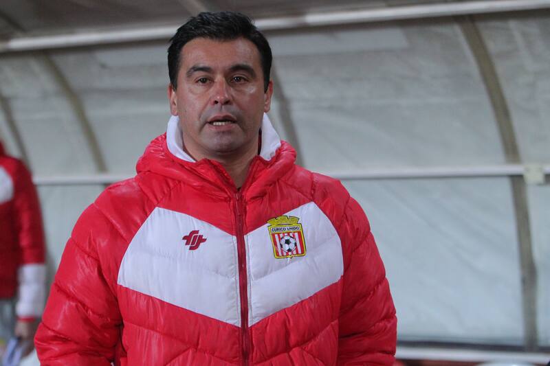 El entrenador no continuará en Curicó Unido tras la mala campaña.