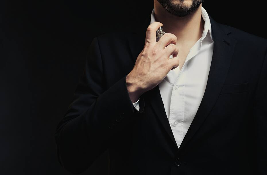 Los perfumes son de los regalos que más encantan en esta celebración. Créditos: Canva.
