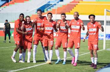 Un verdugo de Colo Colo y un criticado delantero de la U: los viejos conocidos del fútbol chileno que juegan en Always Ready, el rival de Magallanes en Copa Libertadores