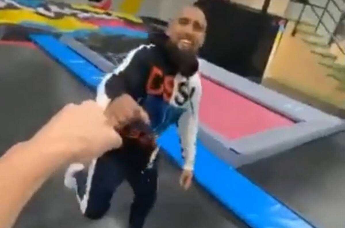 Arturo Vidal realizó arriesgada pirueta junto a su hijo Alonso