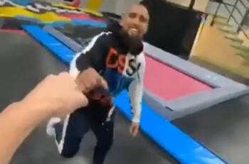 Arturo Vidal realizó arriesgada pirueta junto a su hijo Alonso