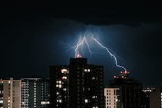 DMC alerta por posibles tormentas eléctricas en la zona central: Región Metropolitana está incluida