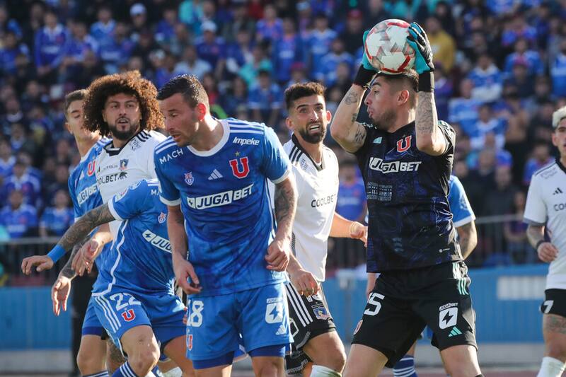 Plantel de la U golpea la mesa por denuncia de la U a Colo Colo y le responde a Arturo Vidal. Foto: Aton.