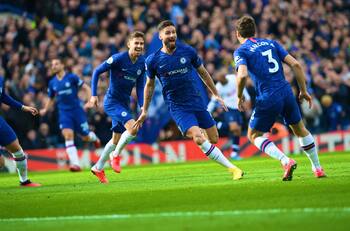 Marcos Alonso anotó el segundo gol en la victoria del Chelsea ante el Tottenham