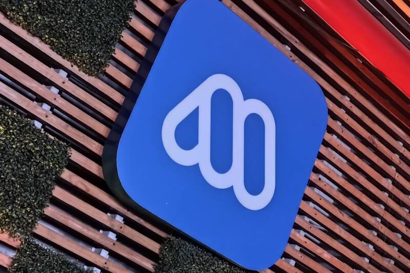 estaría tentado a famosos para su nuevo reality.