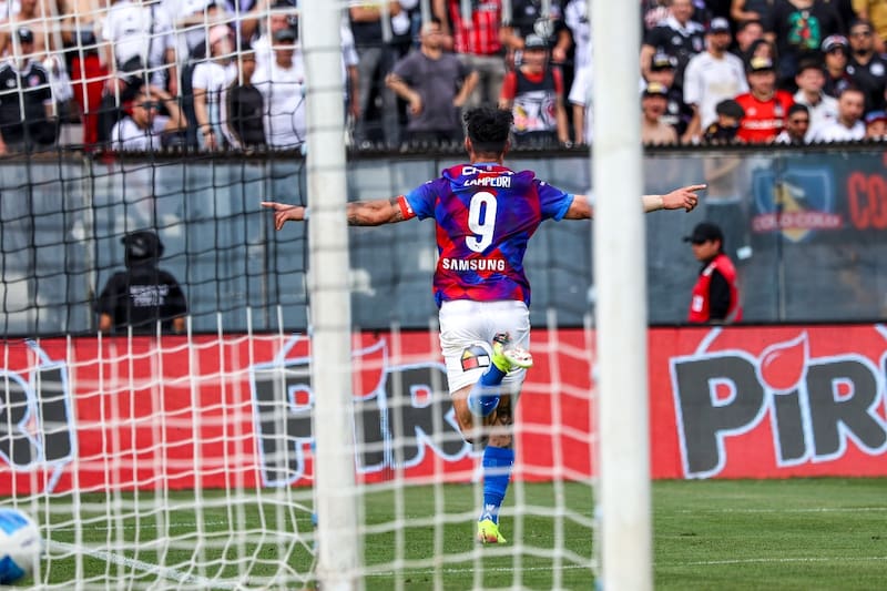 El goleador de los Cruzados anotó su primer gol en el recinto de Macul.