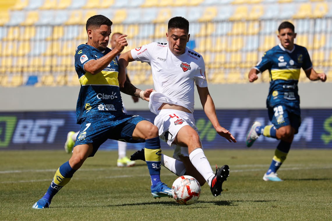El defensa central de Ñublense cumple su segunda temporada en el cuadro de Chillán, que aspira a acceder a una copa internacional a fin de temporada.