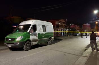 A sangre fría: hallan cuerpo sin vida al interior de auto en La Cisterna