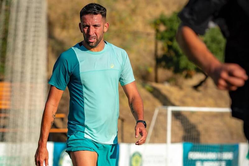 El defensor sigue sin club. Foto: @mauricioisla4chile