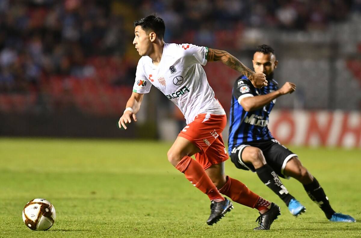 Claudio Baeza brilló en el triunfo de Necaxa sobre el Santos Laguna de Diego Valdés