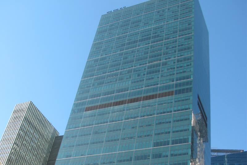 La prestación autorizada es sobre Internet.