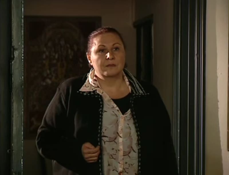 El cariño materno de una miembro más de la familia.