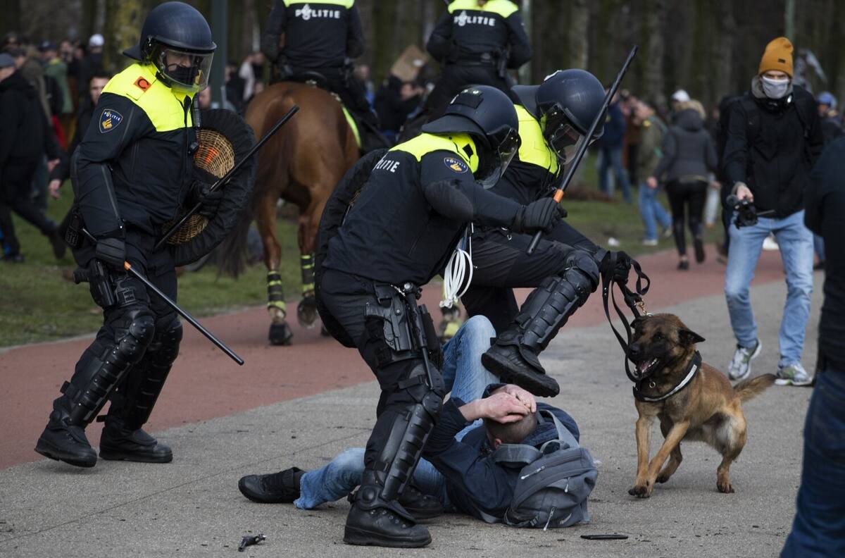 "Idiotas": La despectiva forma en que un Primer Ministro se refirió a los manifestantes anticovid