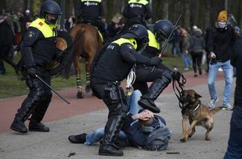 "Idiotas": La despectiva forma en que un Primer Ministro se refirió a los manifestantes anticovid