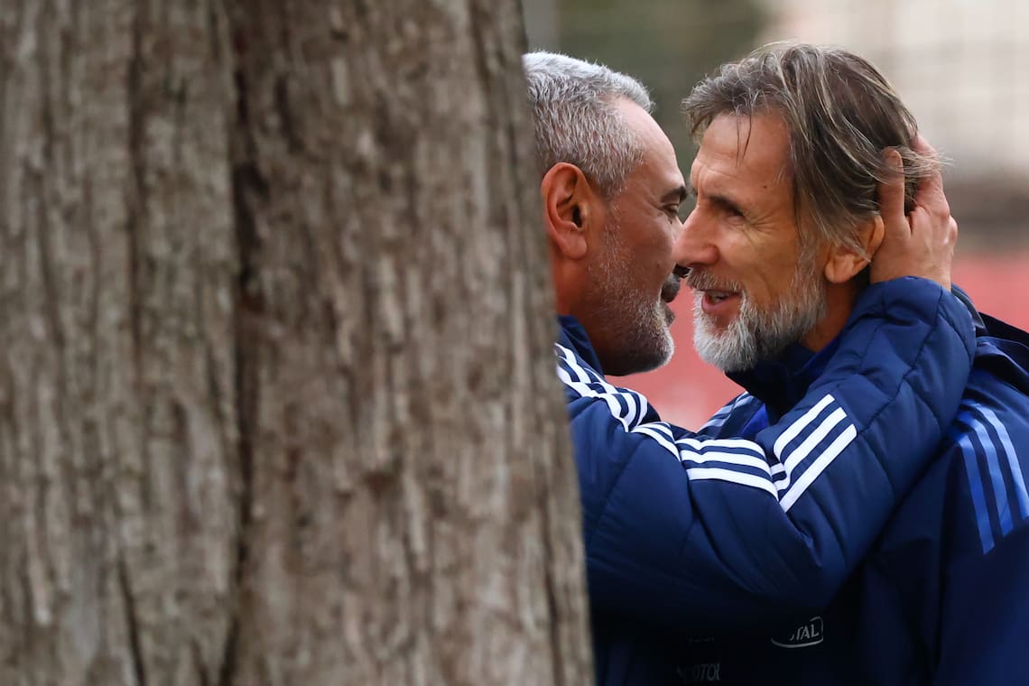 Tanto el presidente de la ANFP como el seleccionador son muy mal evaluados en este ciclo mundialista. Al directivo lo cuestionan por haber dejado hacer a Gareca sin ningún contrapeso.