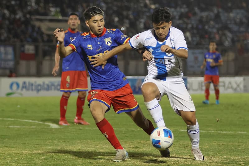 El duelo se jugará esta tarde en el estadio mundialista Carlos Dittborn. Foto: Agencia Aton.