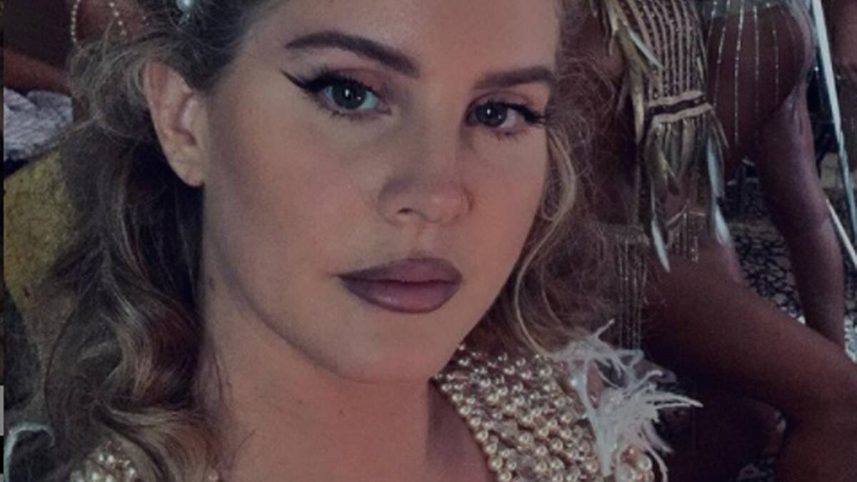 Lana del Rey presentó nuevo video y portada de su disco "Chemtrails Over the Country Club"